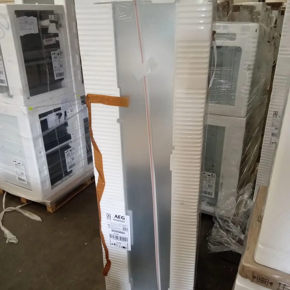 AEG NSC8M192DS 8000 COOLING 360° INTEGRATED FRIDGE FREEZER - WHITE