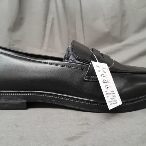 BOXED PAIR OF JD WILLIAMS LOAFERS IN BLACK UK SIZE 7