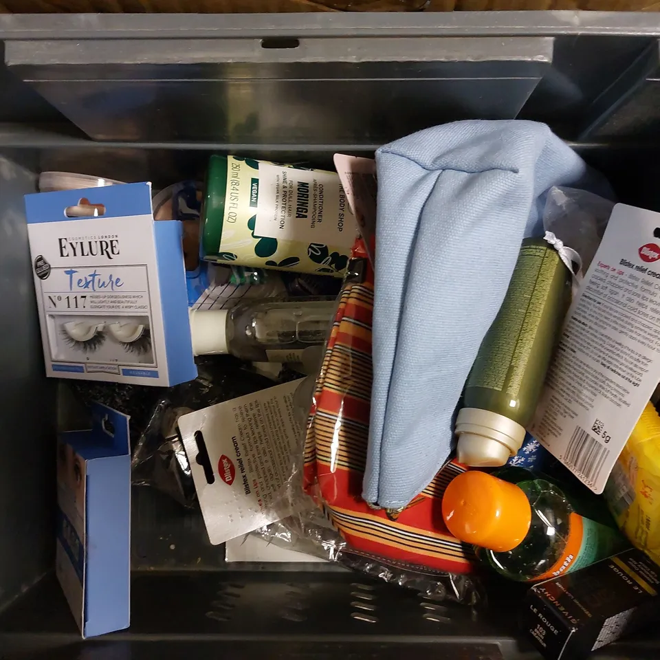 BOX OF APPROX 20 COSMETIC ITEMS TO INCLUDE OLBAS BATH, JOHN FRIEDA PRO FILLER CONDITONER, EYLURE TEXTURE LASHES