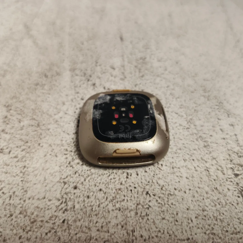 FITBIT VERSA 3 IN GOLD