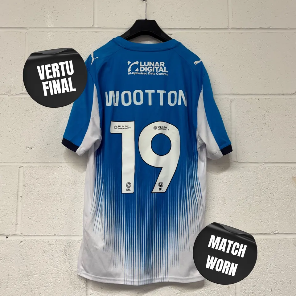 STOCKPORT COUNTY F.C VERTU FINALS MATCH WORN HOME SHIRT IN BLUE/WHITE - EU L / KYLE WOOTTON # 19