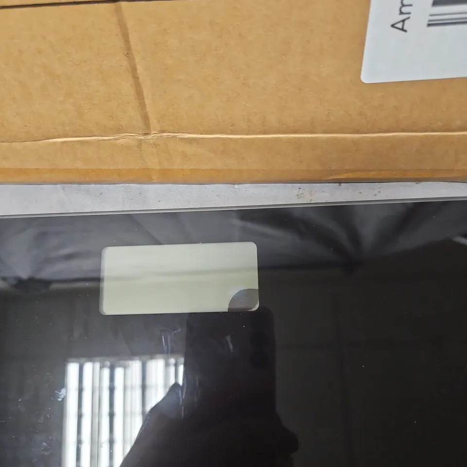 HF FITNESS BATHROOM SCALE – BLACK GLASS PLATFORM, DIGITAL DISPLAY SLIGHT DAMAGE TO WEIGHT PANEL .