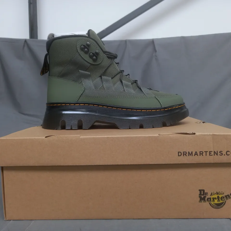 BOXED PAIR OF DR. MARTENS BOOTS IN KHAKI GREEN UK SIZE 10