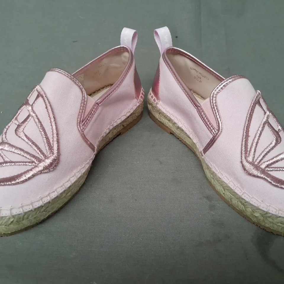 BOXED PAIR OF SOPHIA WEBSTER MINI KID'S SHOES IN PINK EU SIZE 31