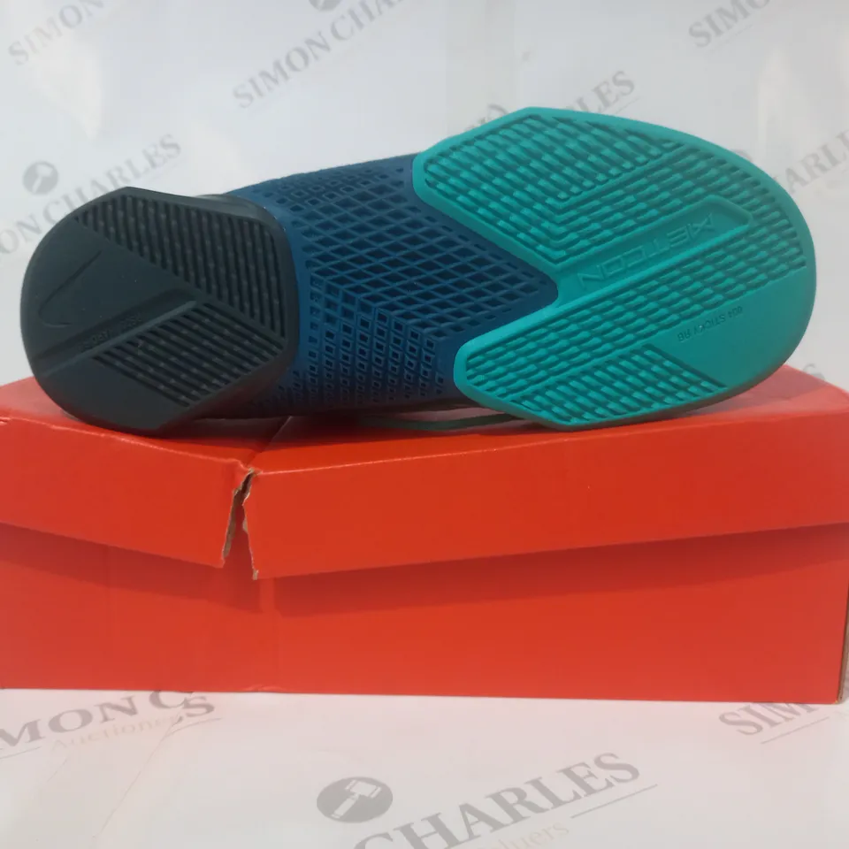 BOXED PAIR OF NIKE ZOOM METCON TURBO 2 SHOES IN JADE/TEAL UK SIZE 11