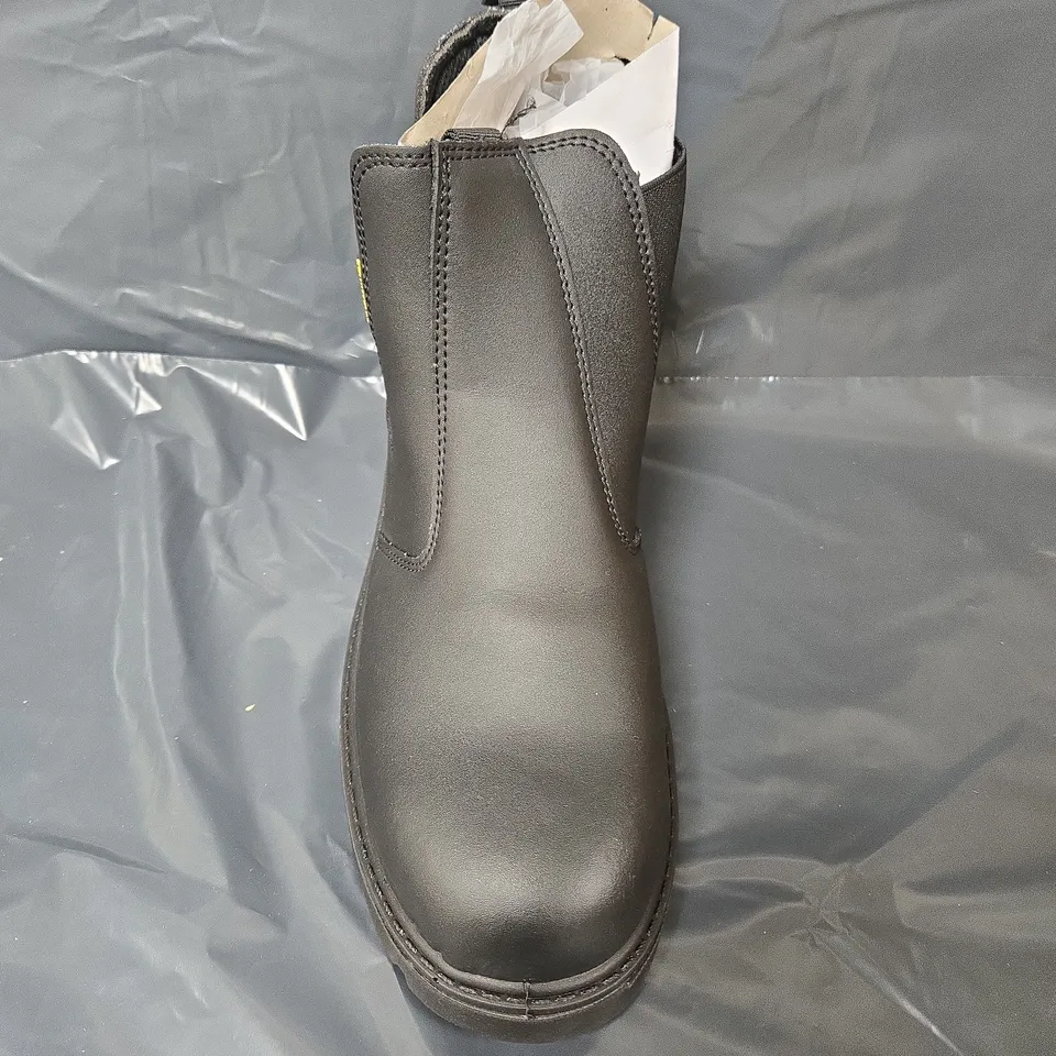 UNBOXED PAIR OF EARTHWORKS SAFETY BOOTS IN BLACK - SIZE 10