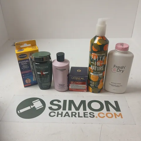APPROXIMATELY 15 ASSORTED HEALTH & BEAUTY PRODUCTS TO INCLUDE FAITH IN NATURE SHAMPOO, LOREAL REVITALIFT LASER CREAM, KERASTASE SHAMPOO, ETC - COLLECTION ONLY