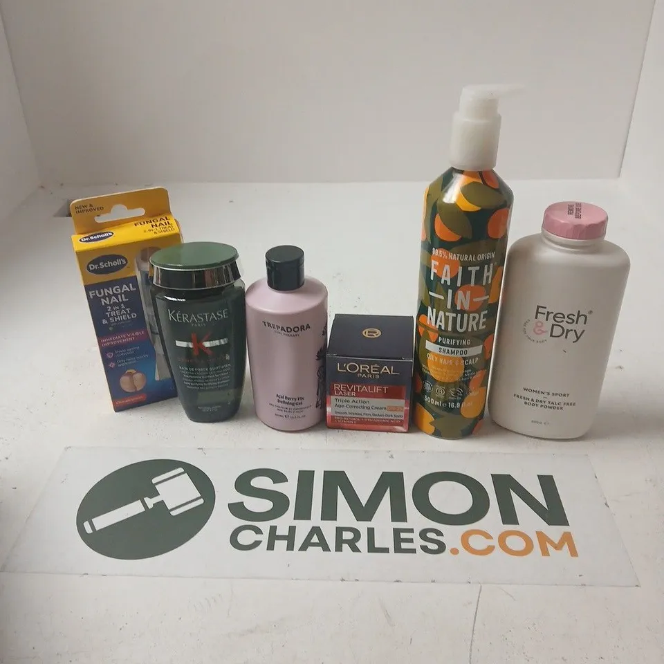 APPROXIMATELY 15 ASSORTED HEALTH & BEAUTY PRODUCTS TO INCLUDE FAITH IN NATURE SHAMPOO, LOREAL REVITALIFT LASER CREAM, KERASTASE SHAMPOO, ETC - COLLECTION ONLY
