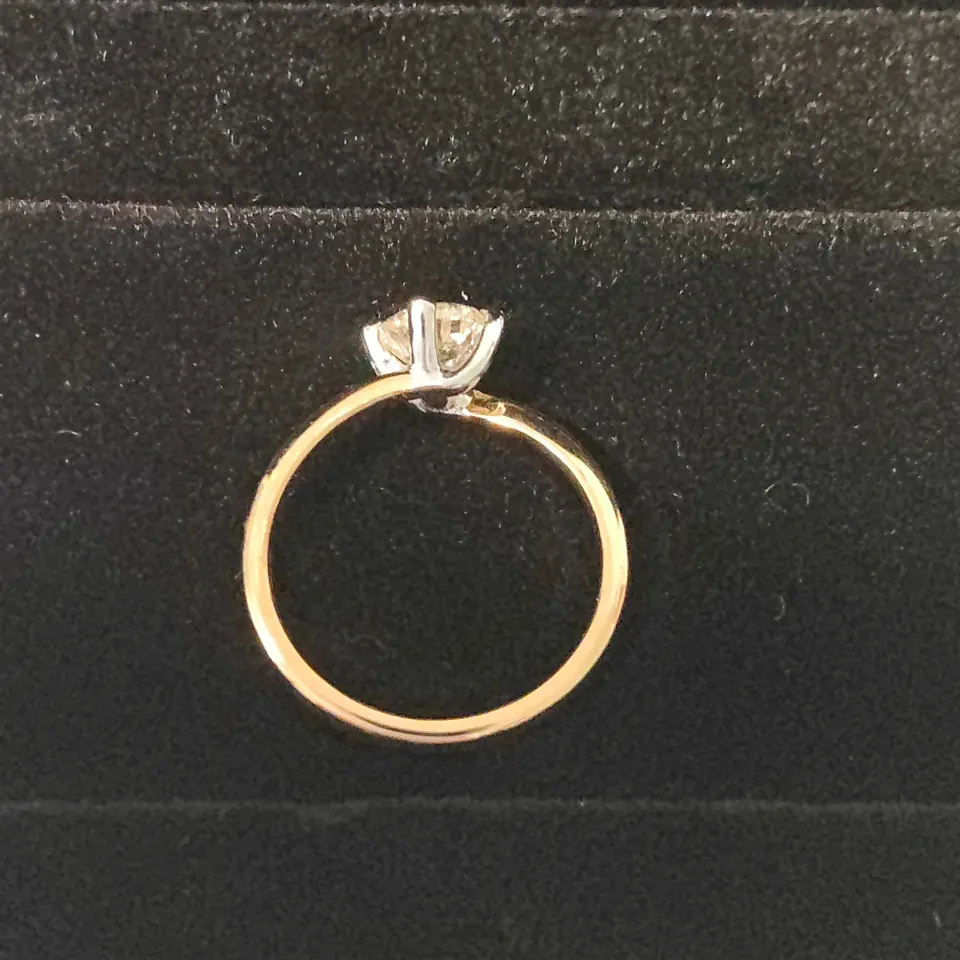18CT GOLD SOLITAIRE TWIST RING SET WITH A NATURAL DIAMOND WEIGHING +-1.0CT