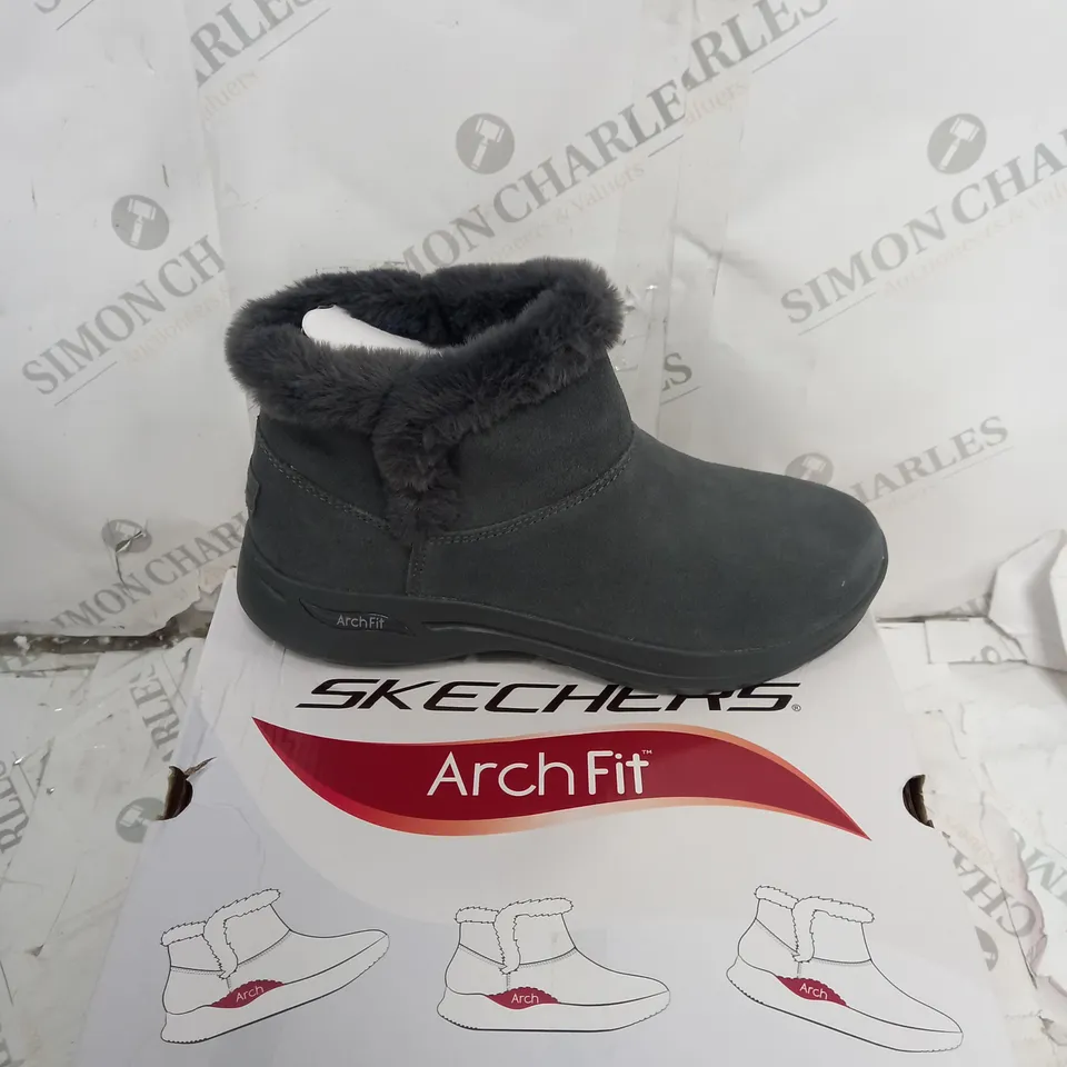 BOXED SKECHERS GO WALK ARCH FIT SUEDE CHUGGA BOOTS, CHARCOAL - SIZE 6