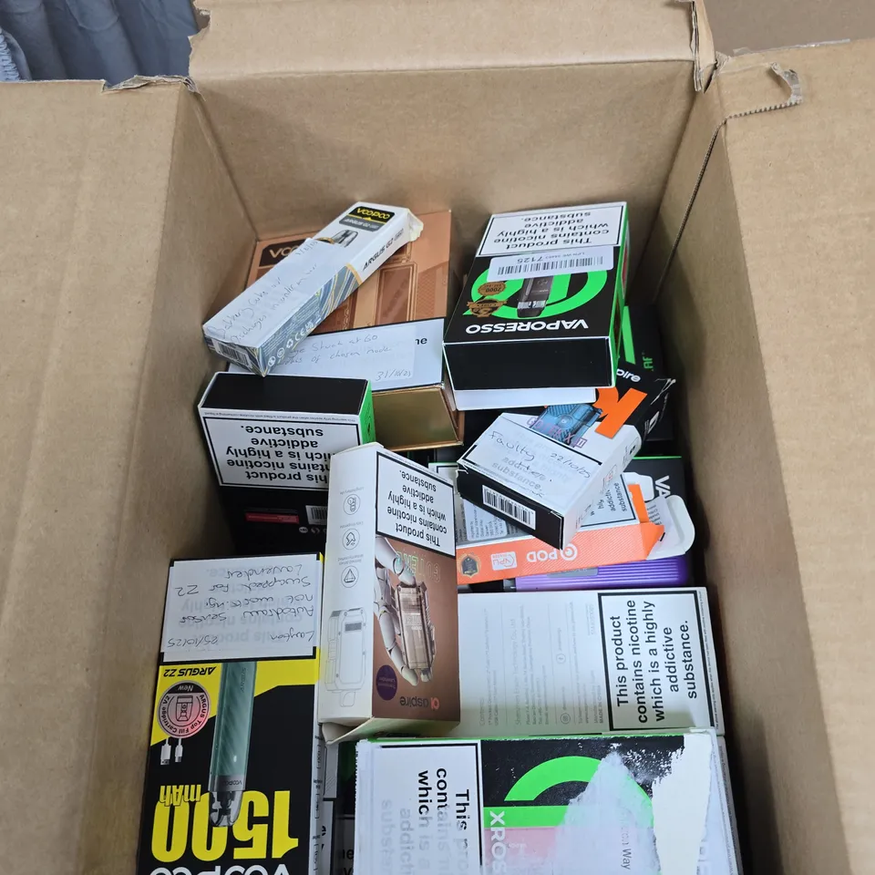 BOX OF APPROXIMATELY 30 ASSORTED E-CIGARETTES AND ACCOMPANIMENTS TO INCLUDE: VARIOUS VAPORESSO PRODUCTS 