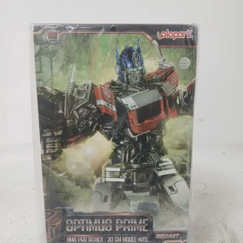 TRANSFORMERS OPTIMUS PRIME DIECAST MODEL KIT – AMK PRO SERIES