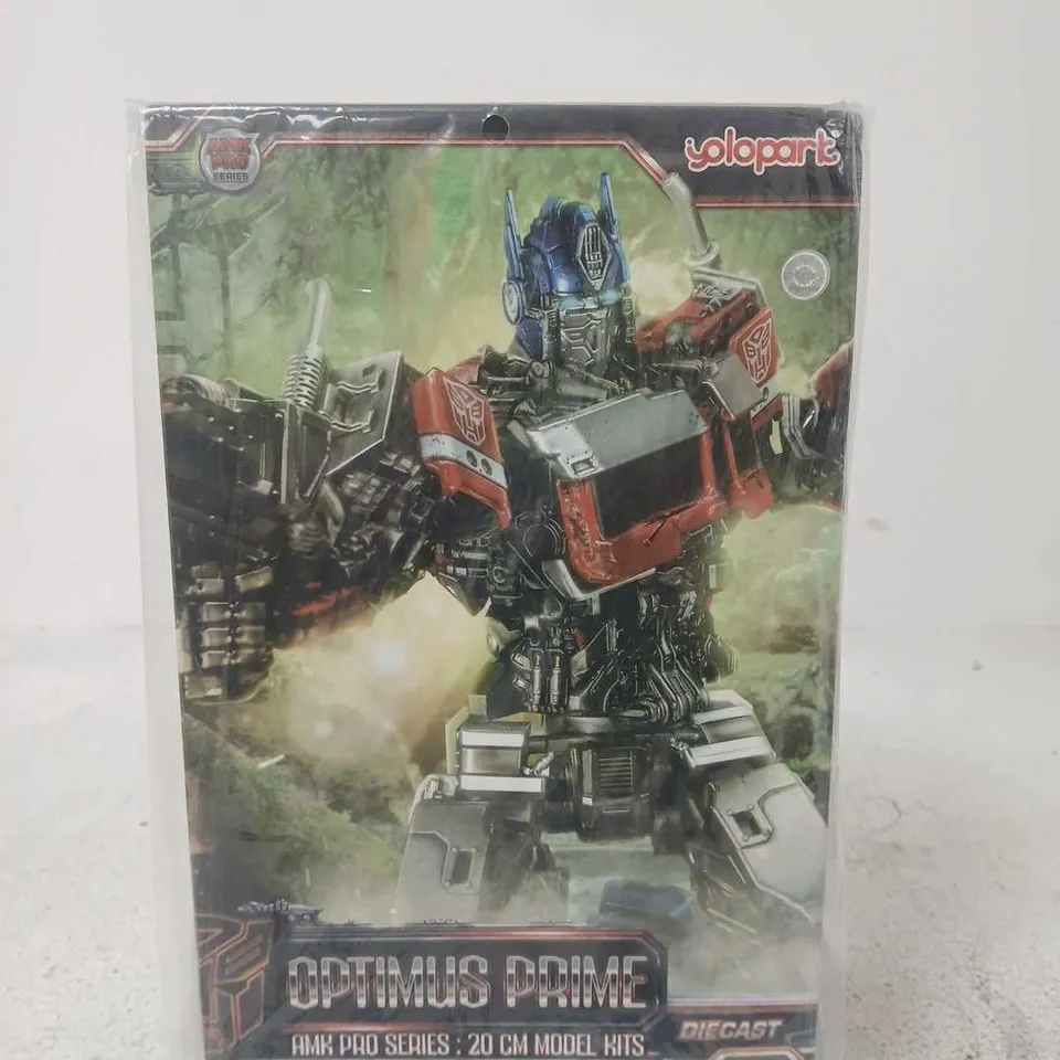 TRANSFORMERS OPTIMUS PRIME DIECAST MODEL KIT – AMK PRO SERIES