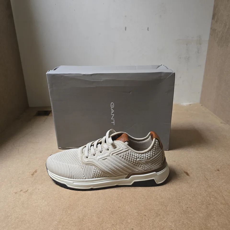 GANT KNIT RUNNER TRAINERS – WHITE/BEIGE - UK SIZE 8.5 