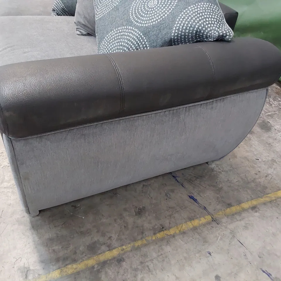 DESIGNER THREE SEATER SOFA WITH SCATTER CUSHIONS BLACK FAUX LEATHER & GREY FABRIC