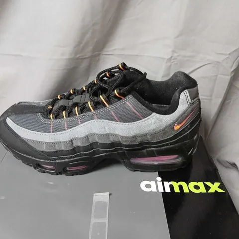 NIKE AIR MAX 95 OG SNEAKERS – UK7 (US 8) BLACK/SUNDIAL-ANTHRACITE