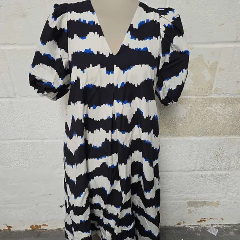 HELENE BERMAN PUFF SLEEVE SUMMER DRESS - BLUE/WHITE - SIZE 12