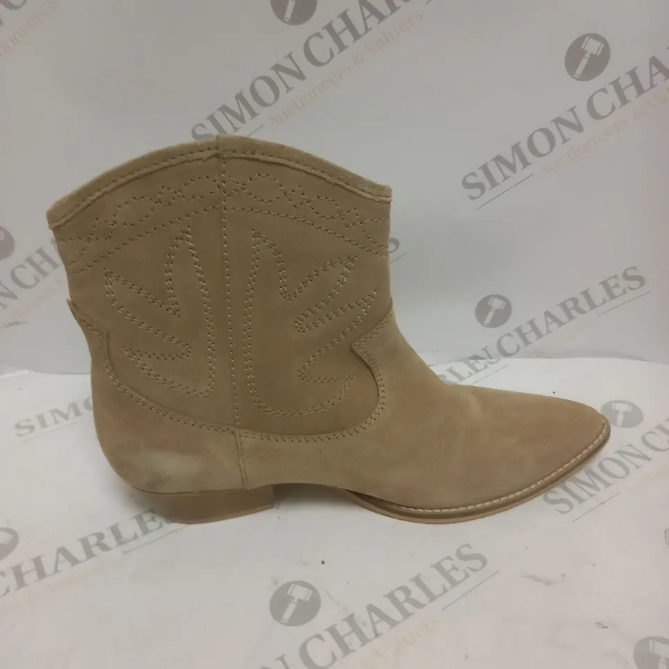 MAISON DE NIMES SUEDE WESTERN BOOT - SIZE 7