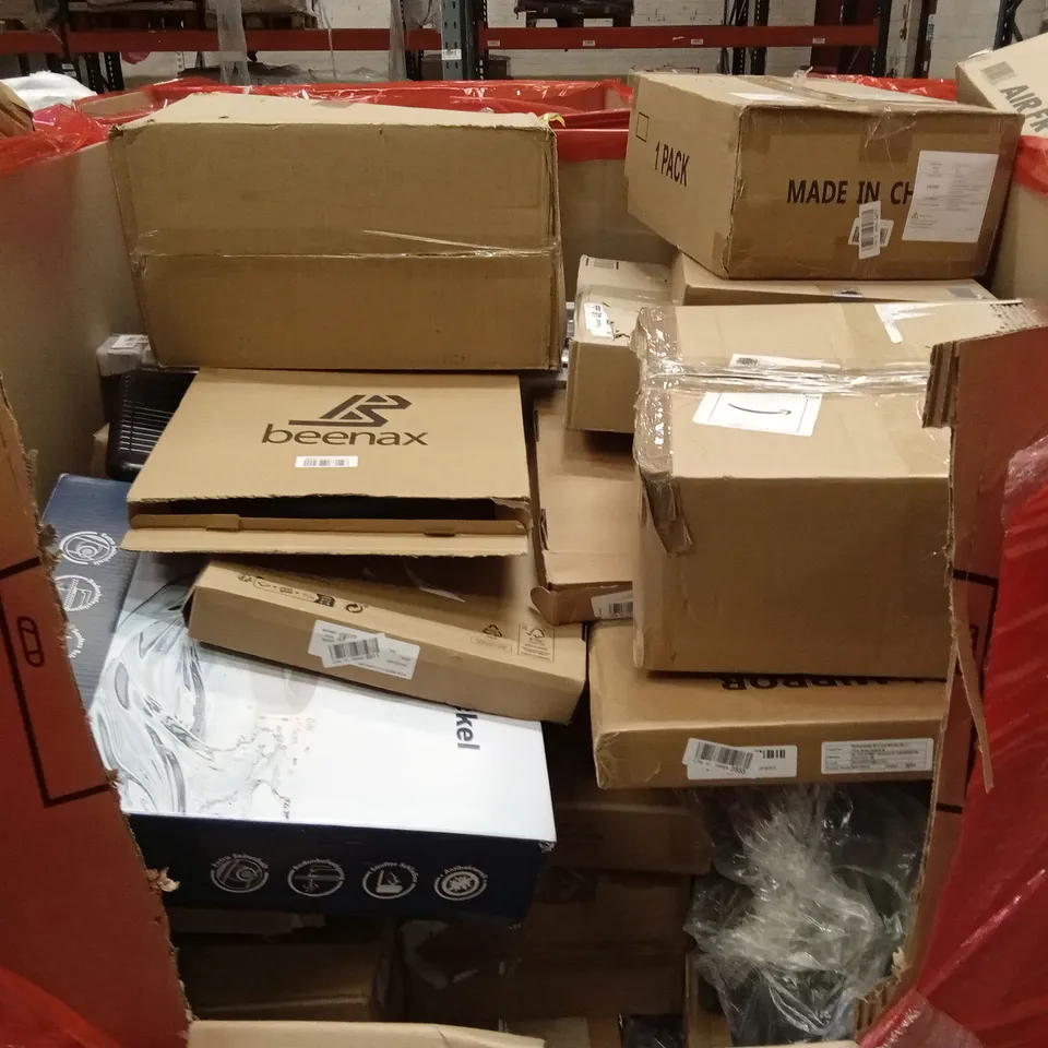 PALLET OF ASSORTED HOUSEHOLD GOODS AND PRODUCTS TO INCLUDE; BLINDS, WALL MIRROR, TOILET SEATS ETC