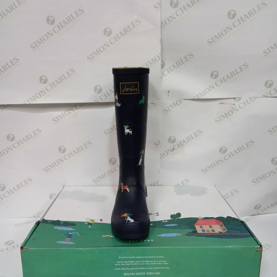 JOULES WELLY PRINT NAVRNBWDOG IN NAVY - UK 5 