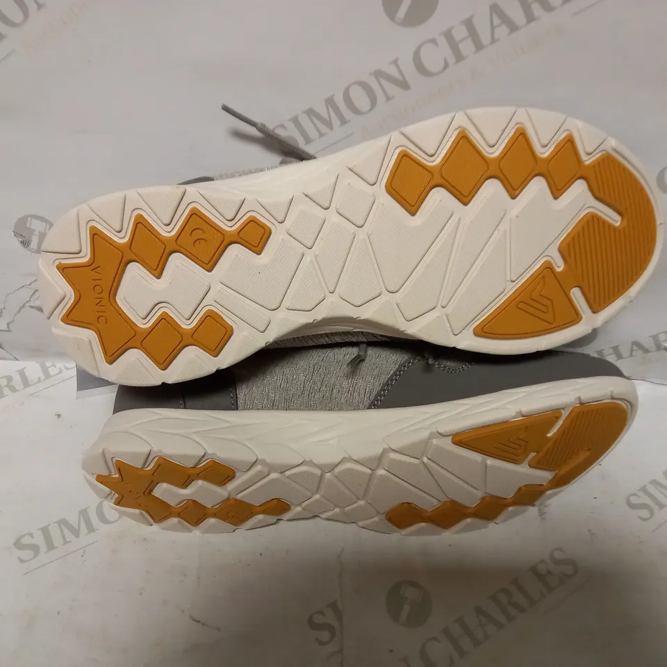 VIONIC BRISK JETTA TRAINER LIGHT GREY - UK 9