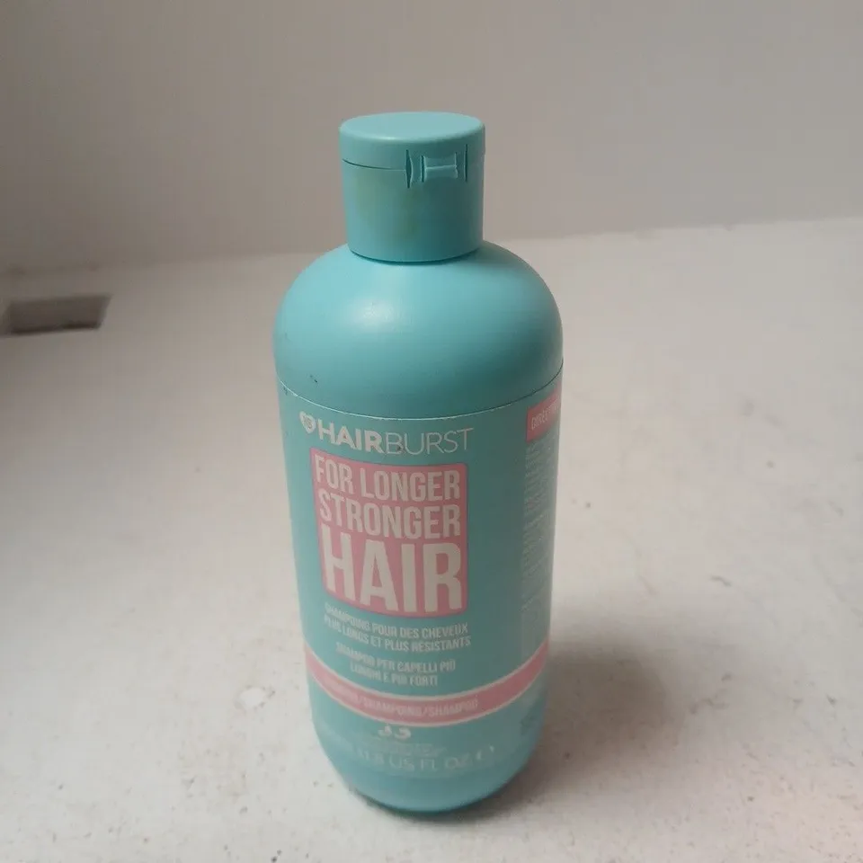 APPROXIMATELY 18 ASSORTED COSMETIC ITEMS INCLUDING AVEENO KIDS SHAMPOO , HAIRBURST SHAMPOO AND COLGATE MAX WHITE