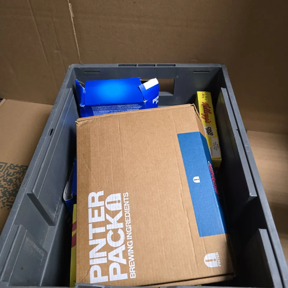 APPROXIMATELY 8 ASSORTED FOOD ITEMS INCLUDING COCO POPS CHOCOLATE BARS AND CADBURY ANIMALS 
