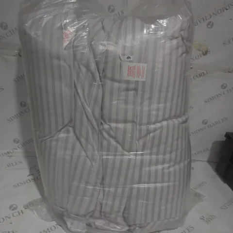 4 ASSORTED PILLOWS
