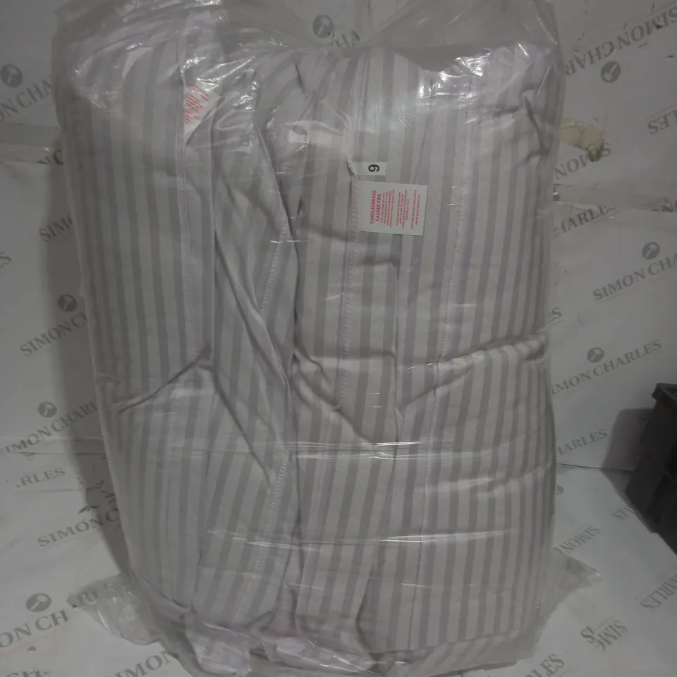 4 ASSORTED PILLOWS