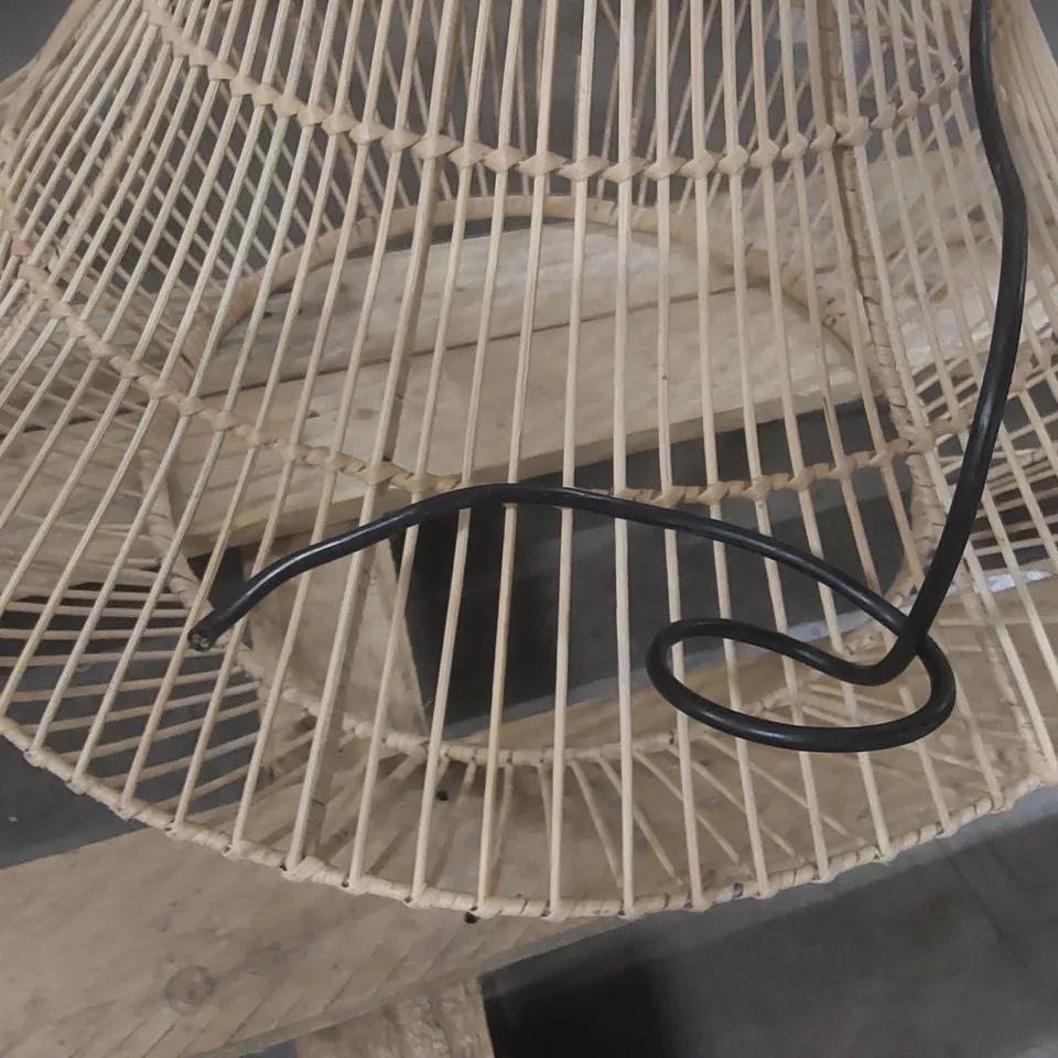 NATURAL RATTAN PENDANT LIGHT