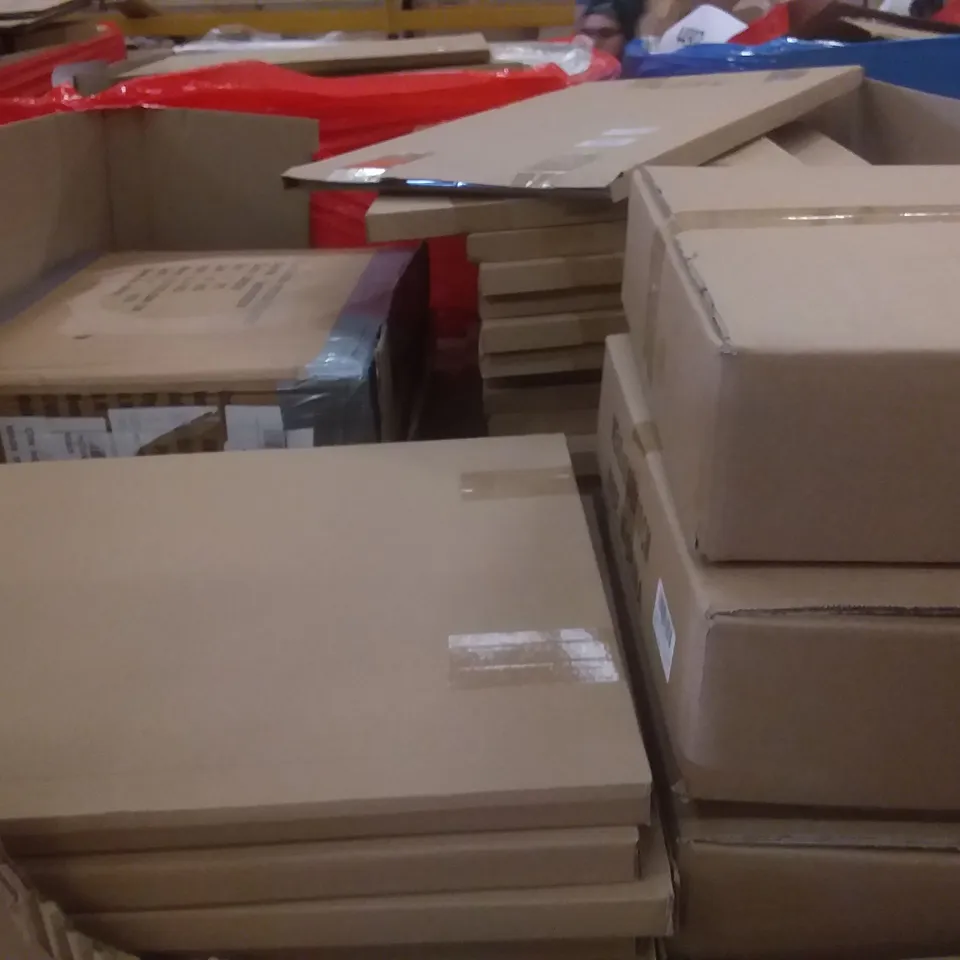 PALLET OF ASSORTED ITEMS INCLUDING FUNKEEN PET HOUSE, CANVAS WALL ART, LOKIPA CHRISTMAS WREATH, JOLLY JUMPER 