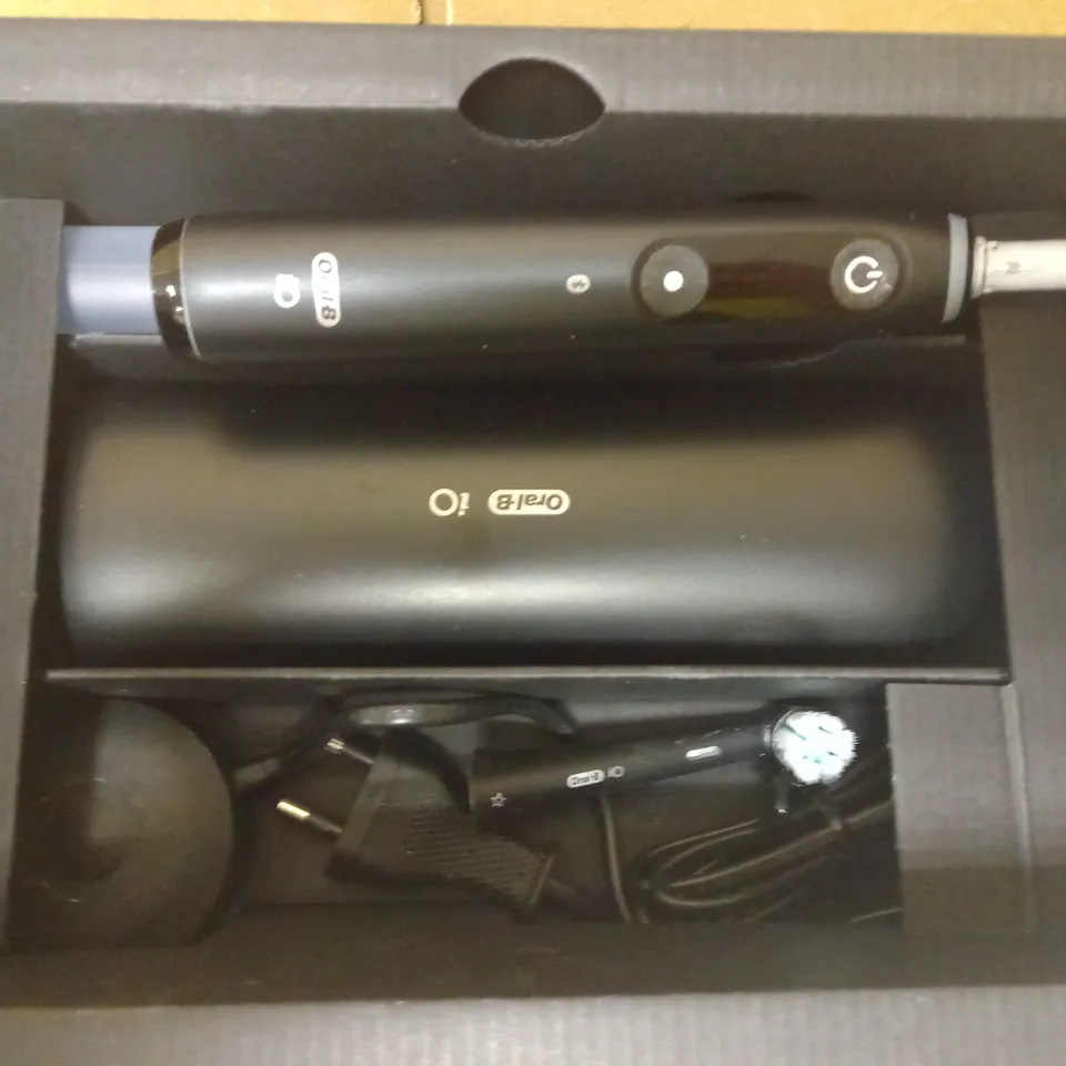 ORAL-B IO 7 BLACK ELECTRIC TOOTHBRUSH - BODY ONLY