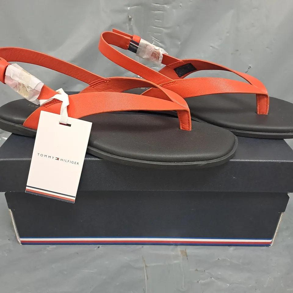 BOXED PAIR OF TOMMY HILFIGER TOE-POST SANDALS IN CORAL/BLACK SIZE EU 38