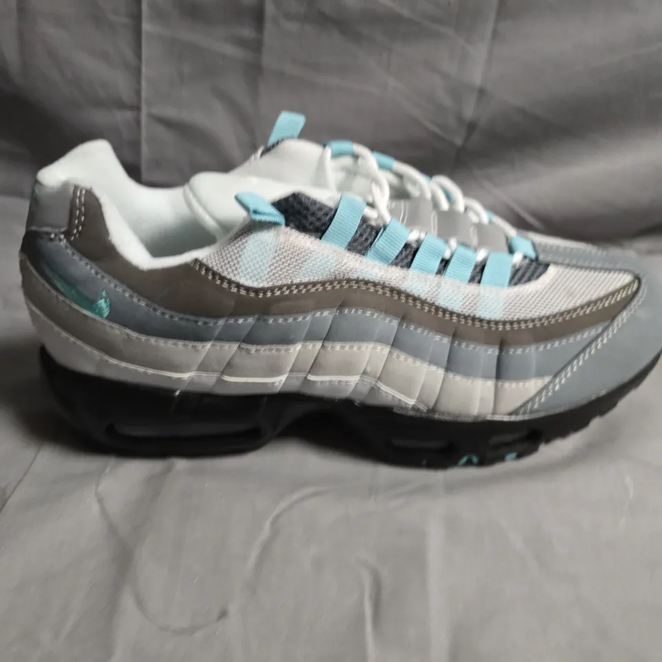 UNBOXED PAIR OF AIR MAX 95'S - UK SIZE 9