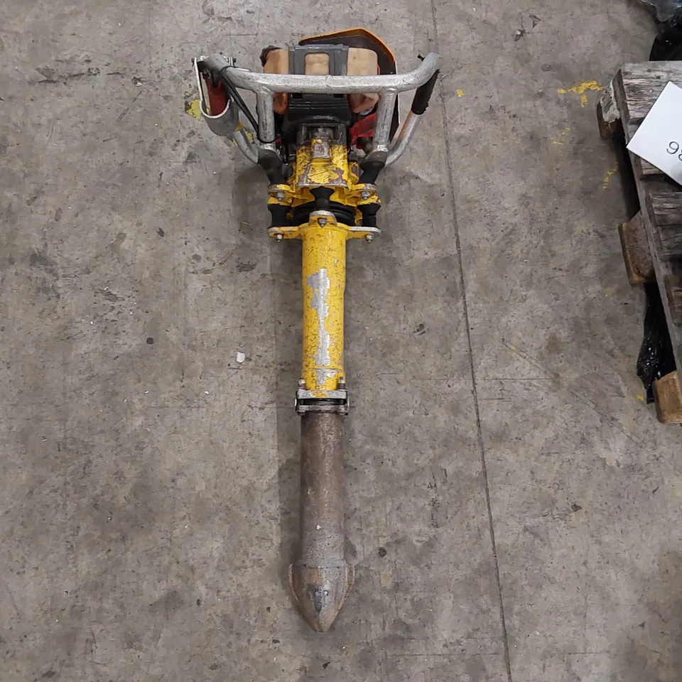 ROBEL 2 STROKE VERTICAL TAMPER