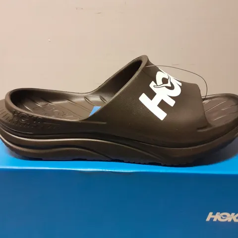 BOXED HOKA ATHLETIC SLIDE IN BLACK -UK 12.5 