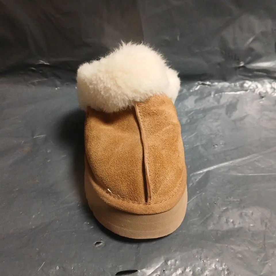 BOXED PAIR OF UGG FAUX FUR LINED SHOES IN TAN SIZE UK 6