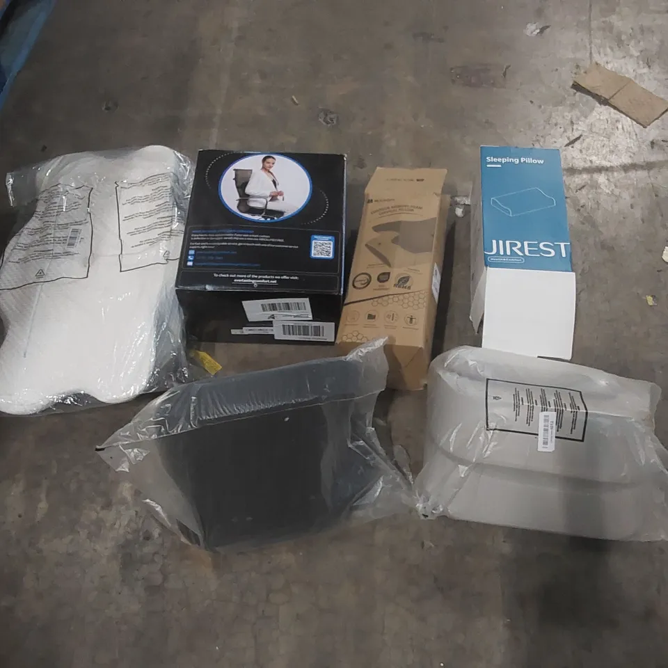 PALLET CONTAINING A VERY LARGE QUANTITY OF ASSORTED PILLOWS AND RELATED BEDDING/COMFORT PRODUCTS ECT