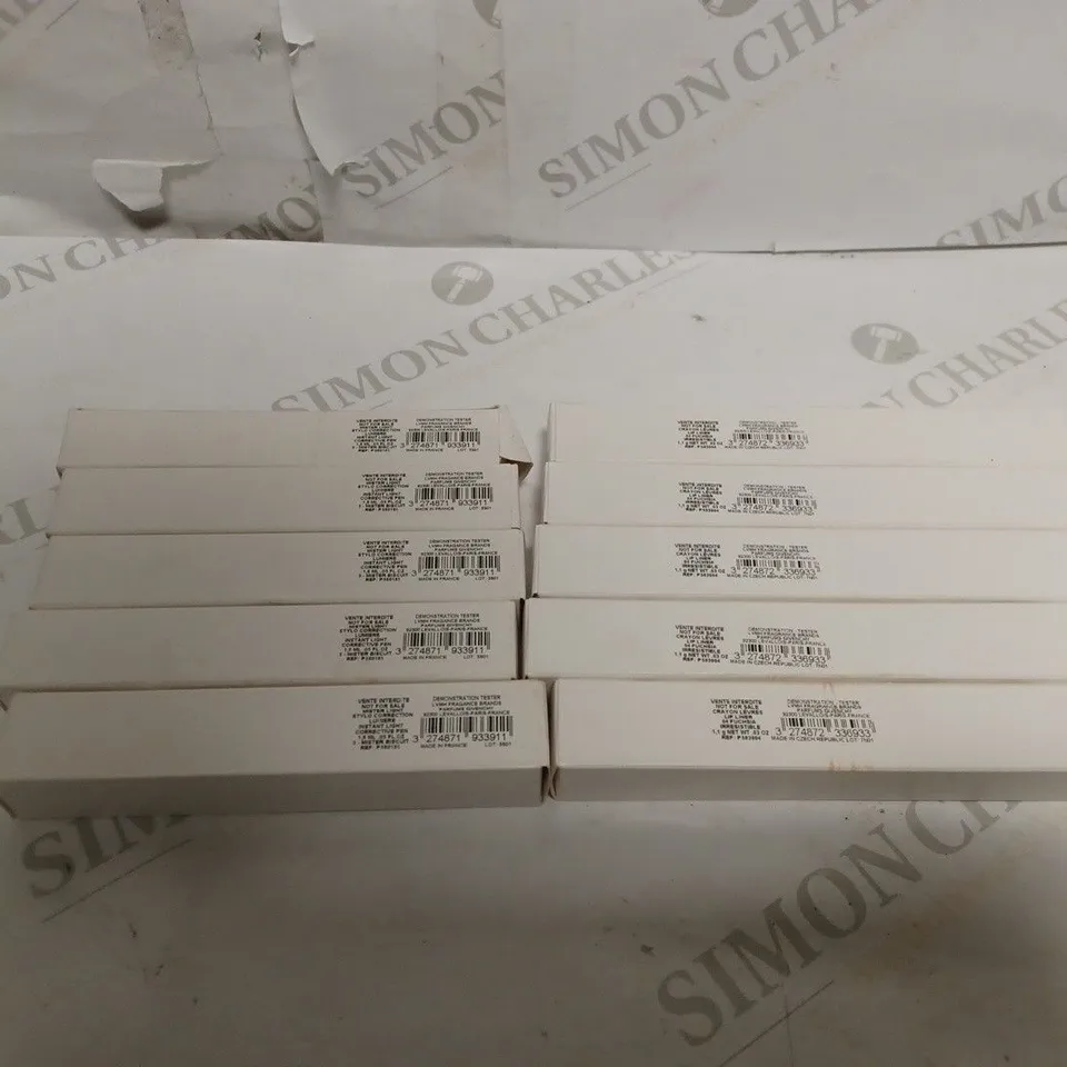 LOT OF APPROXIMATELY 10 GIVENCHY PRODUCTS TO INCLUDE 5 LIP LINER IN 04 FUSCHI IRRESISTIBLE, 5 STYLO CORRECTION INSTANT LIGHT PEN IN 5 MISTER BISCUIT