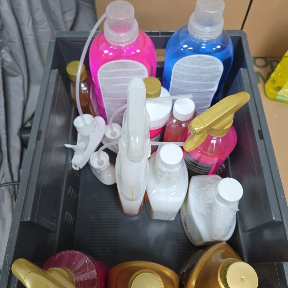 APPROXIMATELY 15 HOUSEHOLD LIQUIDS TO INCLUDE FABULOSA ALL PURPOSE CLEANER, CIF FLOOR CLEANER AND ENMALL CLEAN UP