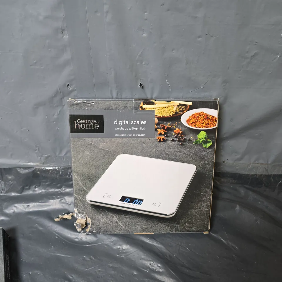 BOXED HOME DIGITAL KITCHEN SCALES IN WHITE