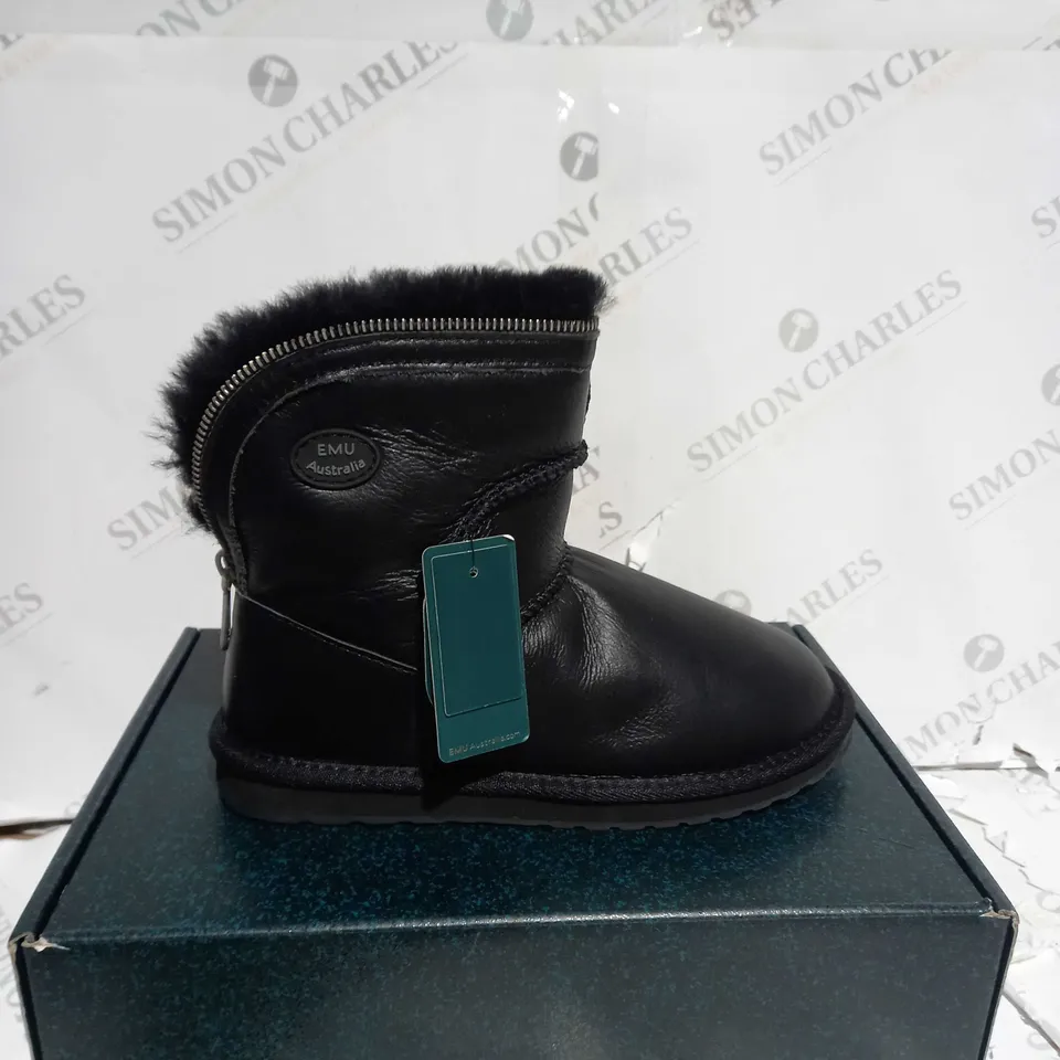 BOXED EMU AUSTRALIA LEATHER BOOTS IN BACK - UK SIZE 4