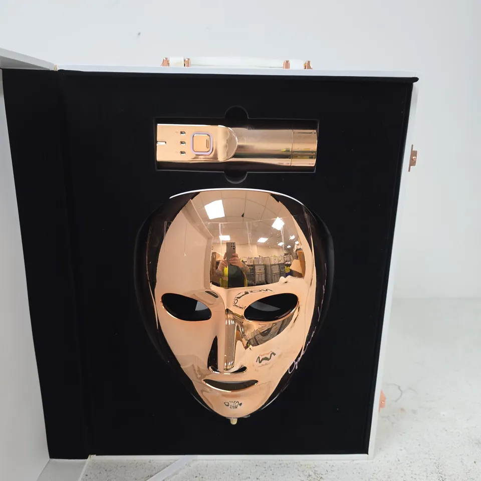 OPATRA LONDON CLEO MASK GOLD