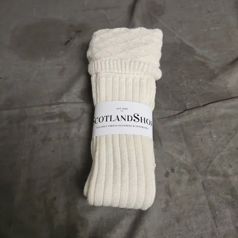 SCOTLAND SHOP KILT SOCKS/HOSE IN ECRU SIZE L/UK 9-11