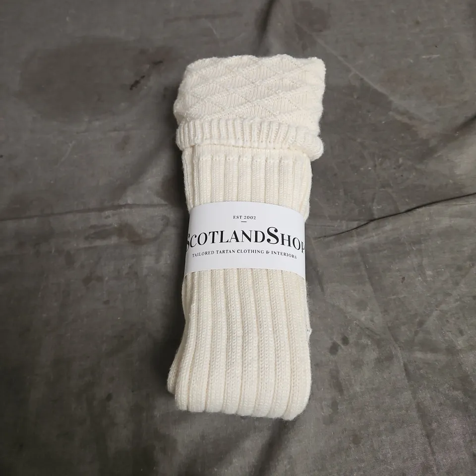 SCOTLAND SHOP KILT SOCKS/HOSE IN ECRU SIZE L/UK 9-11