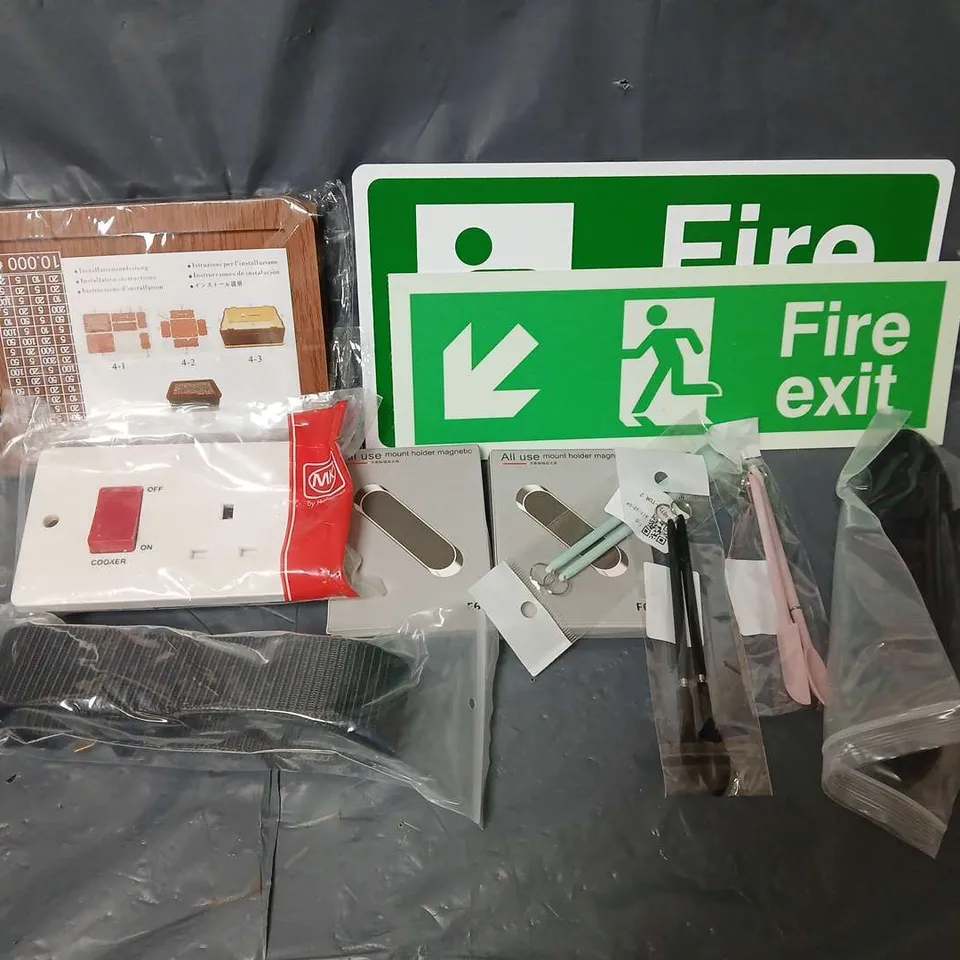 APPROXIMATELY 20 ASSORTED HOUSEHOLD ITEMS TO INCLUDE FIRE EXIT SIGN, SWITCH, ALL USE MAGNET, ETC