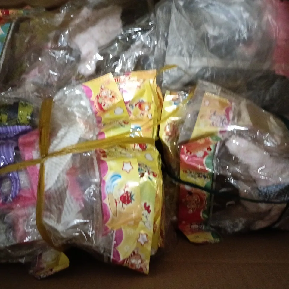 BOX TO INCLUDE LARGE ASSORTMENT OF UNBRANDED DOLL CLOTHING AND ACCESSORY PACKS