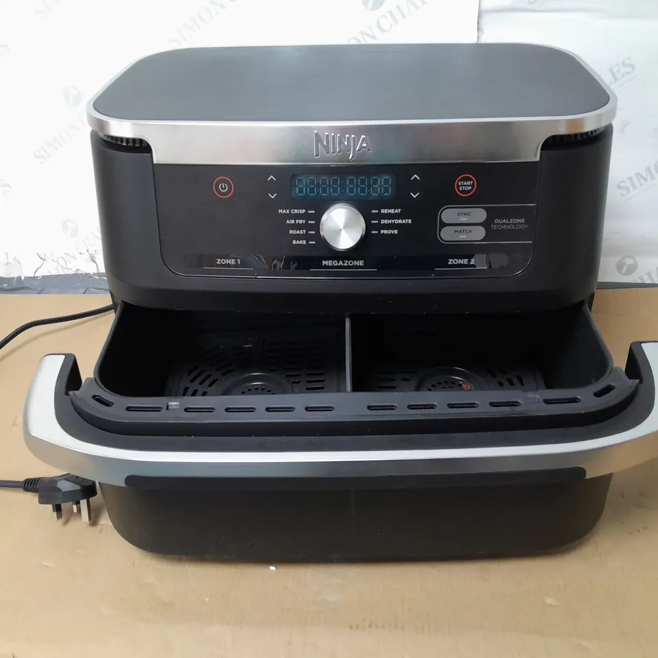 BOXED NINJA 10.4L FOODI FLEXDRAWER DUAL AIR FRYER IN BLACK AF500UK