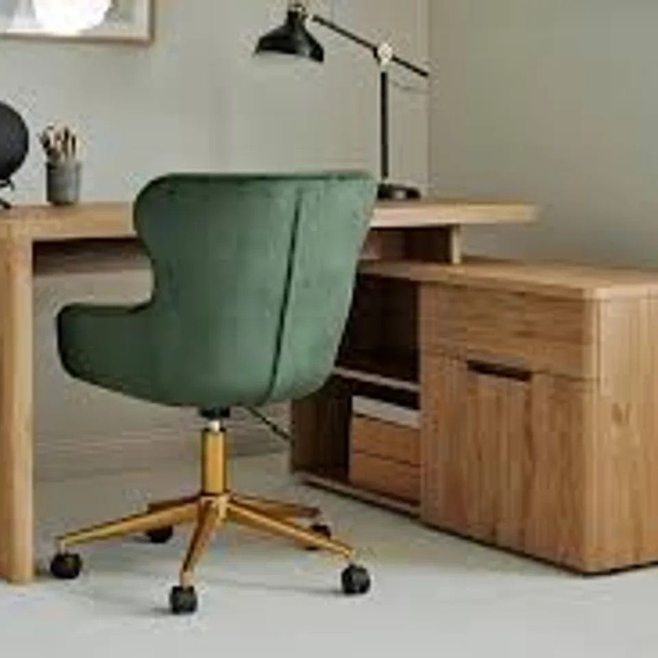 BOXED JAHNKE CORNER DESK - MONTANA OAK (1 BOX)