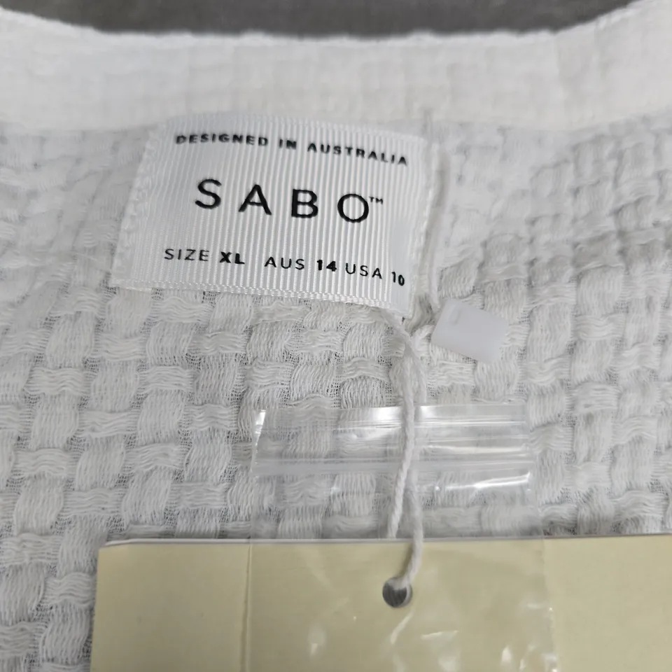 SABO WHITE TEXTURED SLEEVELESS CARDIGAN VEST – UK 14 (AUS 14 / USA 10)